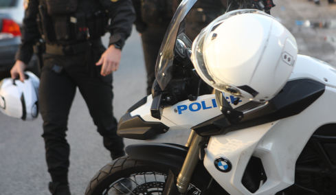 Προειδοποίηση από την αστυνομία: Η νέα απάτη με κέρματα στα πάρκινγκ που αδειάζει αυτοκίνητα