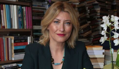 Σία Κοσιώνη: Παραμένει στην εντατική με βαριά πνευμονία, θα νοσηλευτεί για 15 μέρες ακόμη