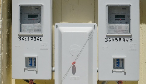 ΔΕΔΔΗΕ: Στα «τυφλά» οι καταμετρήσεις για 75.000 ρολόγια, λογαριασμοί κατ’ εκτίμηση και αποκοπές ρεύματος

