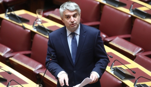 Ο Κωνσταντινόπουλος μετά τη διαγραφή παραδίδει την έδρα στο ΠΑΣΟΚ: «Δεν θα πάω σε κανένα κόμμα, επιστρέφω στην κανονικότητα της ζωής μου»