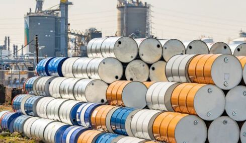 Πετρέλαιο: Άλμα πάνω από τα 105 δολάρια το Brent υπό τον φόβο κλιμάκωσης στα Στενά του Ορμούζ