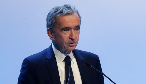 Προειδοποίηση από Μπερνάρ Αρνό: Κίνδυνος «παγκόσμιας καταστροφής» λόγω της κρίσης στη Μέση Ανατολή