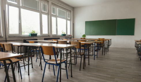 Σάλος σε λύκειο στο Αιγάλεω: Μαθητές καταγγέλλουν καθηγήτρια για προβολή ακατάλληλης ταινίας στην τάξη