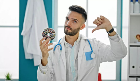 Εγκέφαλος: 7 τροφές που ένας νευροχειρουργός δεν βάζει ποτέ στο πιάτο του