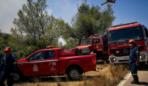 Οριοθετήθηκε η φωτιά στην Κερατέα στην περιοχή Χάρακας, δείτε βίντεο