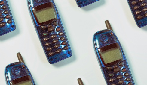 Τι συνέβη όταν μια γυναίκα αποφάσισε να περάσει μια εβδομάδα με το παλιό κινητό Nokia