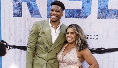 Η ατάκα του Αντετοκούνμπο για την ανανέωση του συμβολαίου με τους Μπακς που συζητήθηκε: «Δεν φοράω εγώ τα παντελόνια στη σχέση μου, αν η γυναίκα μου πει ναι...»