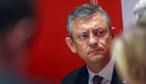 Διάσπαση στο τουρκικό CHP: Ο Οζγκιούρ Οζέλ ίδρυσε το «Νέο Κόμμα» και εξελέγη πρόεδρος