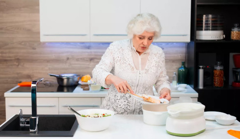 Πατήσατε τα 65; Τι να προσθέσετε στη διατροφή σας για να φτάσετε τα 100