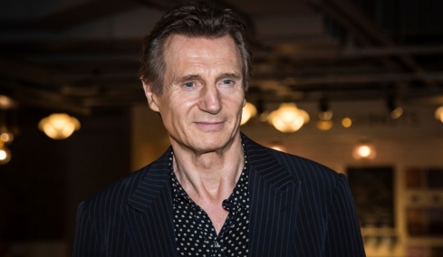 Ο Λίαμ Νίσον ξεκαθάρισε ότι δεν είναι κατά των εμβολίων μετά τη συμμετοχή του σε αμφιλεγόμενο ντοκιμαντέρ