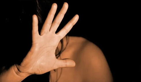 Ρόδος: Προφυλακιστέος ο 55χρονος που βίαζε την κόρη του και απέκτησε παιδί μαζί της - Δείτε βίντεο
