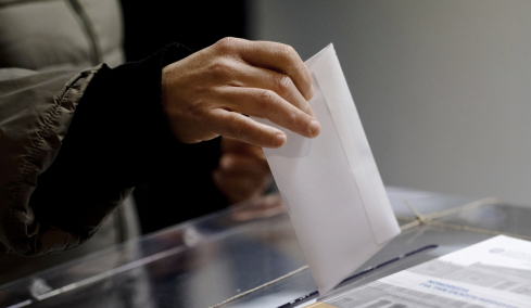 ALCO: Σταθερό προβάδισμα 12 μονάδων για ΝΔ, στο 23,5%  στην πρόθεση ψήφου - Πού «ψαρεύουν» συμπάθεια Καρυστιανού και Τσίπρας