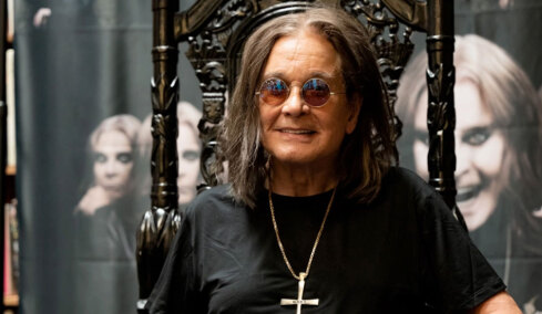 Ozzy Osbourne: Τί θα συμβεί αν κάποιος αγοράσει την έπαυλή του με τον ίδιο θαμμένο στον κήπο
