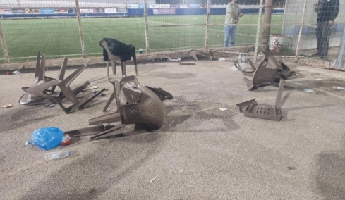 Φίλαθλος υπέστη έμφραγμα στην προσπάθεια να σώσει το παιδί του σε επεισόδια τοπικού αγώνα στην Πάτρα