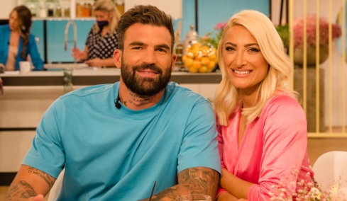 «Είμαστε όλοι μαζί σου, για πάντα» - Ο Δημήτρης Αλεξάνδρου στηρίζει την Ιωάννα Τούνη στη δίκη για το revenge porn