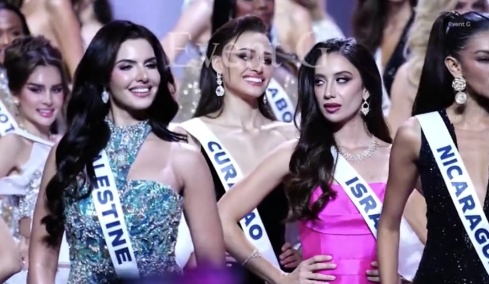 Στον διαγωνισμό Μις Υφήλιος έβαλαν τη Μις Ισραήλ να κάτσει δίπλα στη Μις Παλαιστίνη - Το βλέμμα που προκάλεσε αντιδράσεις