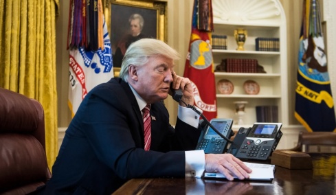 Ο Τραμπ ανακοίνωσε ότι προγραμματίζει να υποδεχθεί στον Λευκό Οίκο τον Κολομβιανό πρόεδρο 