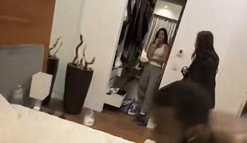 «Είναι μέσα ο θείος μου και κοιμάται»: Καμερουνέζος διεθνής άσος πιάστηκε στα πράσα με την ερωμένη του από τη Ρωσίδα σύντροφό του - Δείτε βίντεο