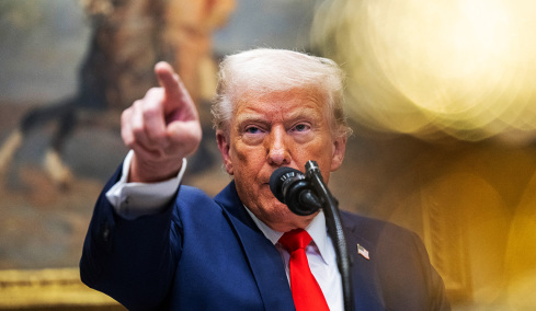 Σύντομα θα ξεκινήσουμε επιθέσεις σε στόχους στο έδαφος της Βενεζουέλας, θα τσακίσουμε τα καθάρματα, λέει ο Τραμπ