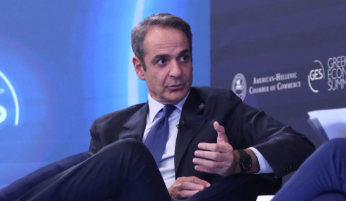 Ο Μητσοτάκης απαντά στον Τσίπρα: «Ποιος θα εμπιστευθεί τον καπετάνιο που πέταξε το πλοίο στα βράχια και έριξε την ευθύνη στο πλήρωμα;»