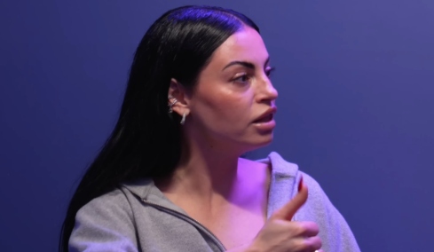 Η Αλεξανδράκη εξήγησε γιατί τσακώθηκε με τον Αλεξάνδρου και αποκάλυψε ότι «έχει κάνει κάτι» με τον Σπαλιάρα