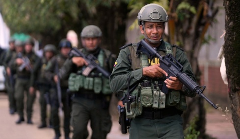 Ο πρόεδρος της Κολομβίας διέταξε τις δυνάμεις ασφαλείας να επιτεθούν στους αντάρτες της ELN 