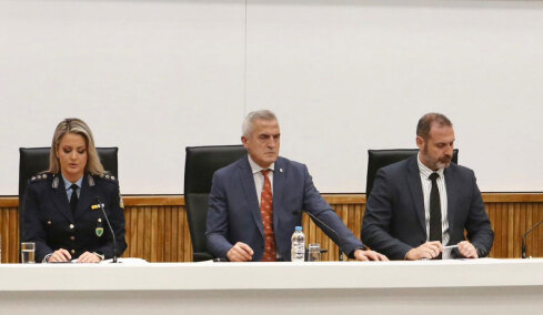 Οι ανακοινώσεις της ΕΛΑΣ για την υπόθεση του Έλληνα Εσκομπάρ: «Είμαστε εδώ για να αποδομήσουμε κι άλλες εγκληματικές ομάδες» είπε ο  Χρυσοχοΐδης