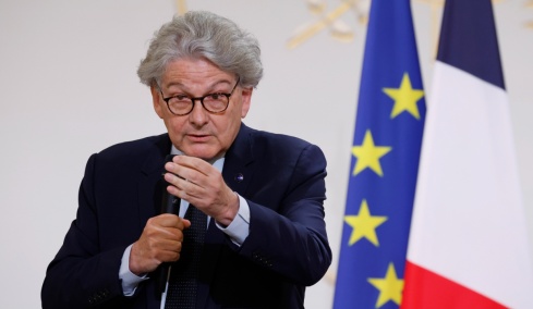 Κυρώσεις των ΗΠΑ σε 5 Ευρωπαίους για την ρύθμιση ψηφιακών υπηρεσιών: Αντιδράσεις από Γαλλία και Μπρετόν  