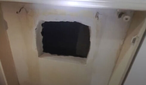 Συνελήφθη Ιταλός μαφιόζος: Είχε φτιάξει ειδική κρύπτη πίσω από καλοριφέρ σε διαμέρισμα στη Νάπολη, δείτε βίντεο