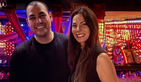 Ο Χρίστος Κούγιας διασκέδασε με τη μητέρα του και μεγάλη παρέα σε νυχτερινό κέντρο για τη γιορτή του