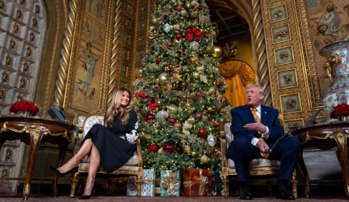 Πώς ο Τραμπ «παρακολούθησε» το ταξίδι του Άγιου Βασίλη: Τι είπε τηλεφωνικώς στα παιδιά, δείτε βίντεο 