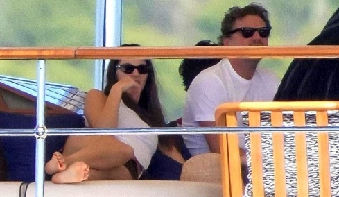 Ο Λεονάρντο Ντι Κάπριο και η Βιτόρια Σερέτι πέρασαν τις γιορτές στο σκάφος του Τζεφ Μπέζος