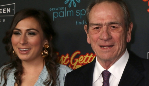 Η κόρη του Τόμι Λι Τζόουνς φέρεται να πέθανε από υπερβολική δόση, το ηχητικό ντοκουμέντο της αστυνομίας