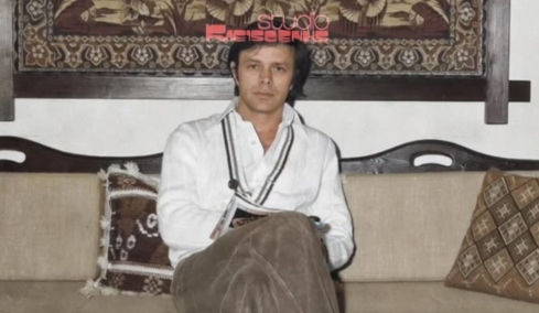 Χρήστος Πολίτης: Η αδημοσίευτη φωτογραφία από το 1978 στο σαλόνι του σπιτιού του
