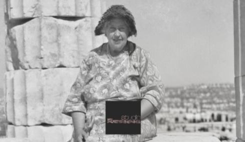 Άγκαθα Κρίστι: H αδημοσίευτη φωτογραφία της από την επίσκεψή της στην Ακρόπολη το 1958