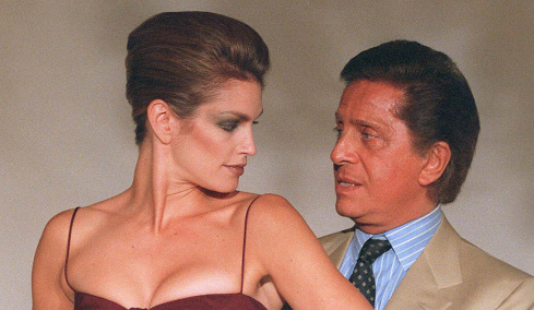 Το «αντίο» της Σίντι Κρόφορντ στον Βαλεντίνο: Υπήρξε ένας αληθινός μετρ της τέχνης του