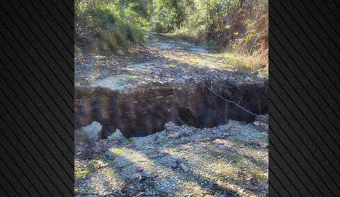 Εκτεταμένη καθίζηση σε χωριό των Τζουμέρκων: «Ακούγονται θόρυβοι» λένε οι κάτοικοι, αναμένεται κλιμάκιο γεωλόγων