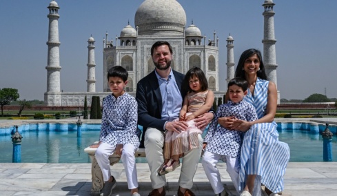 Τέταρτο παιδί περιμένουν ο αντιπρόεδρος των ΗΠΑ Τζέι Ντι Βανς και η σύζυγός του Ούσα 