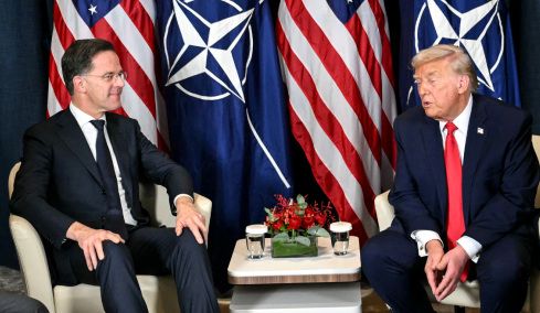 Ο Τραμπ αποσύρει τους δασμούς που είχε πει ότι θα επέβαλε στις οκτώ χώρες που βοηθούν στρατιωτικά τη Γροιλανδία, δηλώνει αισιόδοξος για συμφωνία