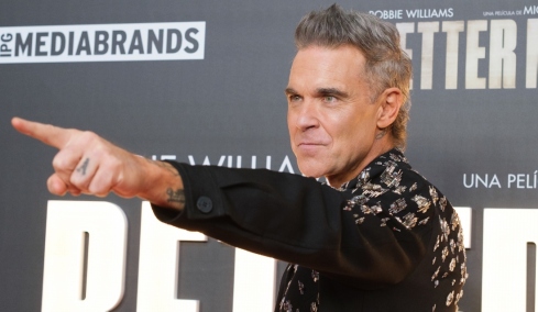 Ο Ρόμπι Γουίλιαμς ξεπέρασε τους Beatles ως ο καλλιτέχνης με τα περισσότερα άλμπουμ στην κορυφή των βρετανικών charts 
