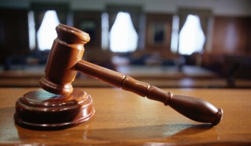 Απίστευτο περιστατικό στην Ευελπίδων, δικηγόρος είχε όπλο στη μέση του και φαινόταν με κάθε του κίνηση
