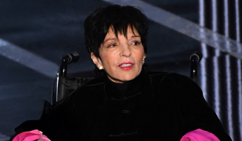 Λάιζα Μινέλι: Η στιγμή που έπιασε τον σύζυγό της να την απατά με άντρα και η μάχη με τις εξαρτήσεις