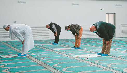 13 τα νόμιμα τζαμιά σε Αθήνα και Πειραιά, πάνω από 60 τα παράνομα, τι προβλέπεται για το κλείσιμο και τις απελάσεις