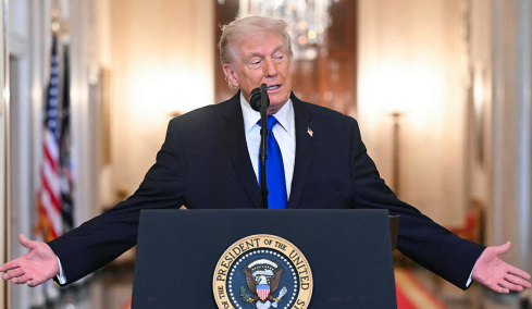 Κλιμακώνει τις απειλές ο Τραμπ, δεν αποκλείει τώρα να στείλει χερσαίες δυνάμεις στο Ιράν- Αναφορές για ισχυρές εκρήξεις κοντά στις πυρηνικές εγκαταστάσεις στο Ισφαχάν