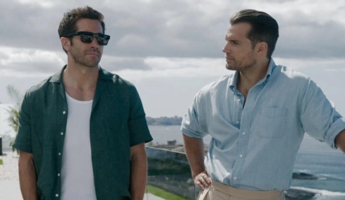 Ο Γκάι Ρίτσι επιστρέφει με την ταινία δράσης In the Grey, Τζίλενχαλ και Καβίλ μεταμορφώνονται σε «σκληρούς» πράκτορες