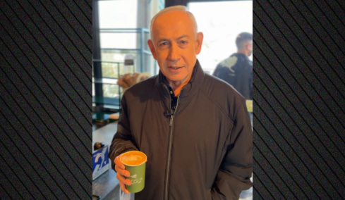 «Πεθαίνει» για καφέ ο Νετανιάχου, δεν είναι νεκρός: Δείτε το βίντεο με το οποίο ο Ισραηλινός πρωθυπουργός διαψεύδει τις φήμες περί θανάτου του