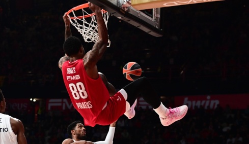 Euroleague: «Αγκαλιά» με το πλεονέκτημα ο Ολυμπιακός μετά την 22η νίκη, διπλά για Μπαρτσελόνα, Ντουμπάι, Μονακό και Παρτίζαν, δείτε βίντεο