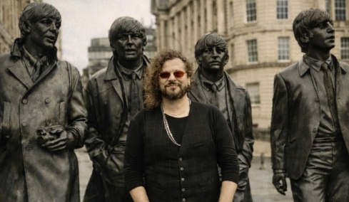 Ο Χρήστος Δάντης θυμήθηκε το ταξίδι του στο Λίβερπουλ: Δεν ήταν τουρισμός, ήταν επιστροφή στην πηγή, γράφει