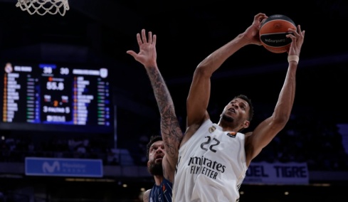 Euroleague: Η Ρεάλ νίκησε την Εφές στη Μαδρίτη και έπιασε τον Ολυμπιακό, νίκες και για Μπάγερν, Μακάμπι και Αρμάνι, δείτε βίντεο 