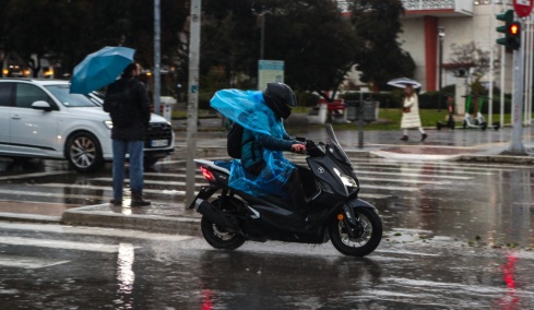 Καιρός: Διπλή κυκλογένεση στη Μεσόγειο φέρνει έντονα φαινόμενα στην Ελλάδα, ποιες περιοχές κινδυνεύουν με πλημμύρες 